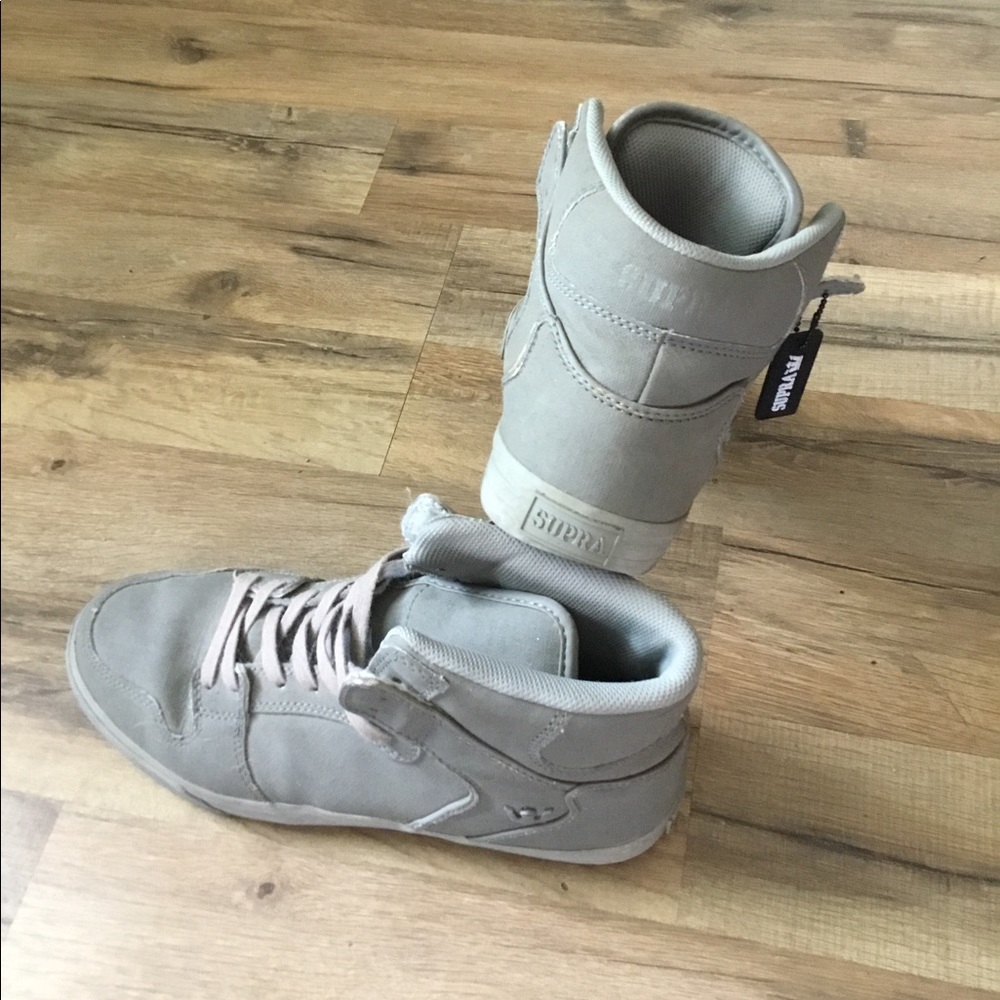 grey Supras